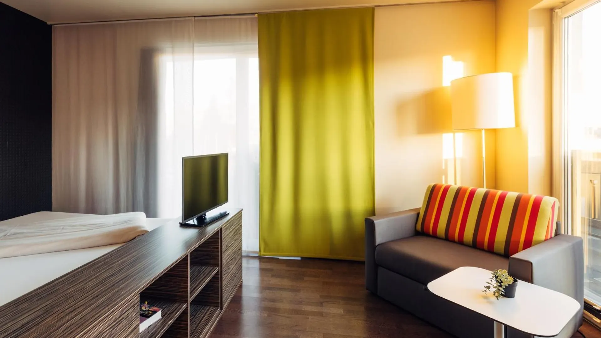 Harry'S Home Hart Bei Graz Hotel & Apartments